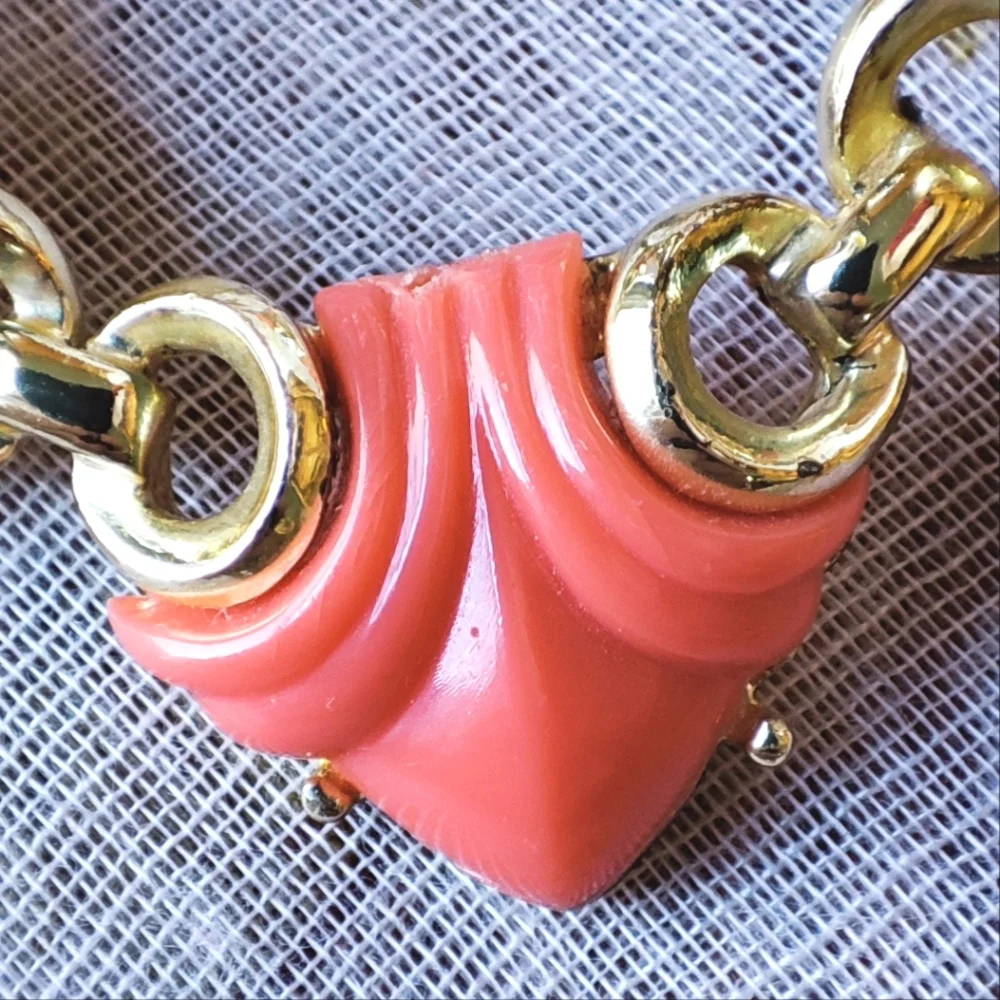 Coral Molded Plastic Gold Tone Star Shaped Brooch Large Statement Pin Unsigned